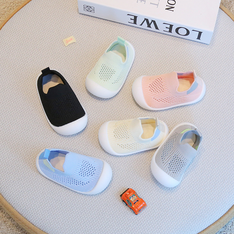 Scarpe sportive per bambini in mesh traspirante e suola morbida 1
